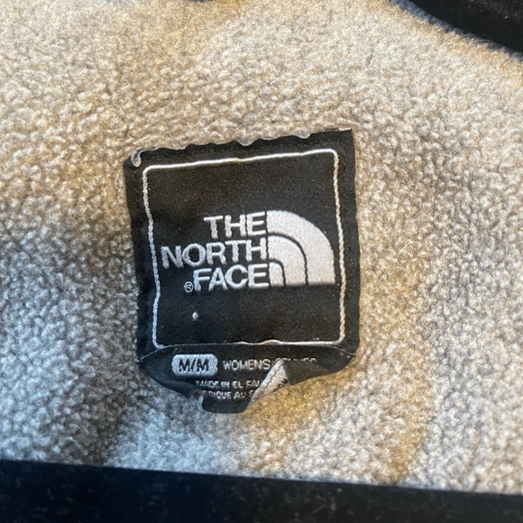 Women’s Gray North Face Denali Fleece Zip-up jacket - Picture 2 of 6